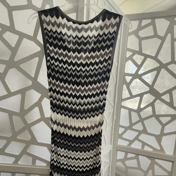 Womens Black & White Knit Midi Dress - Picture 5 of 6